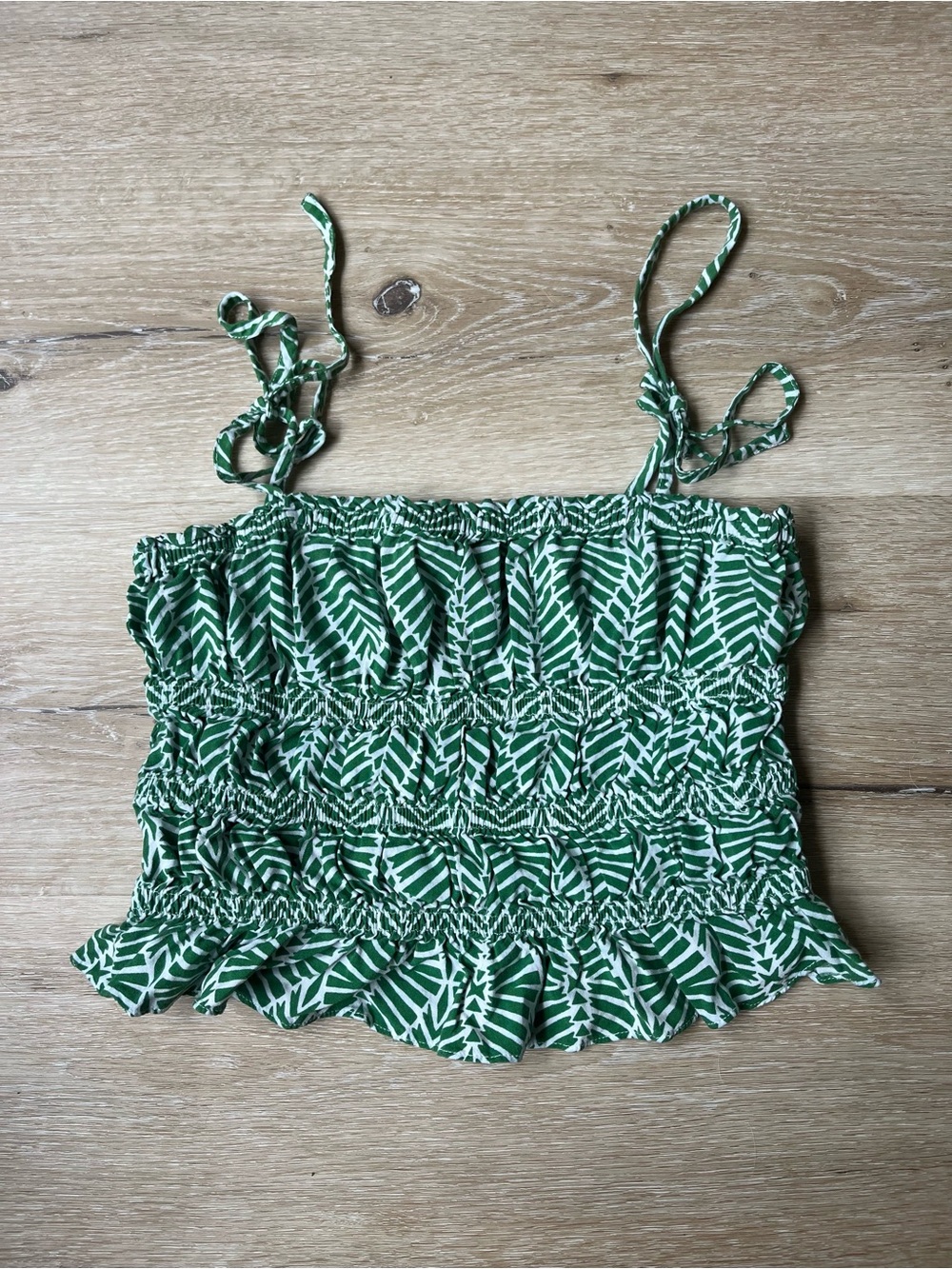 Gianni Bini Green and White Smocked Leaf-Print Crop Cami